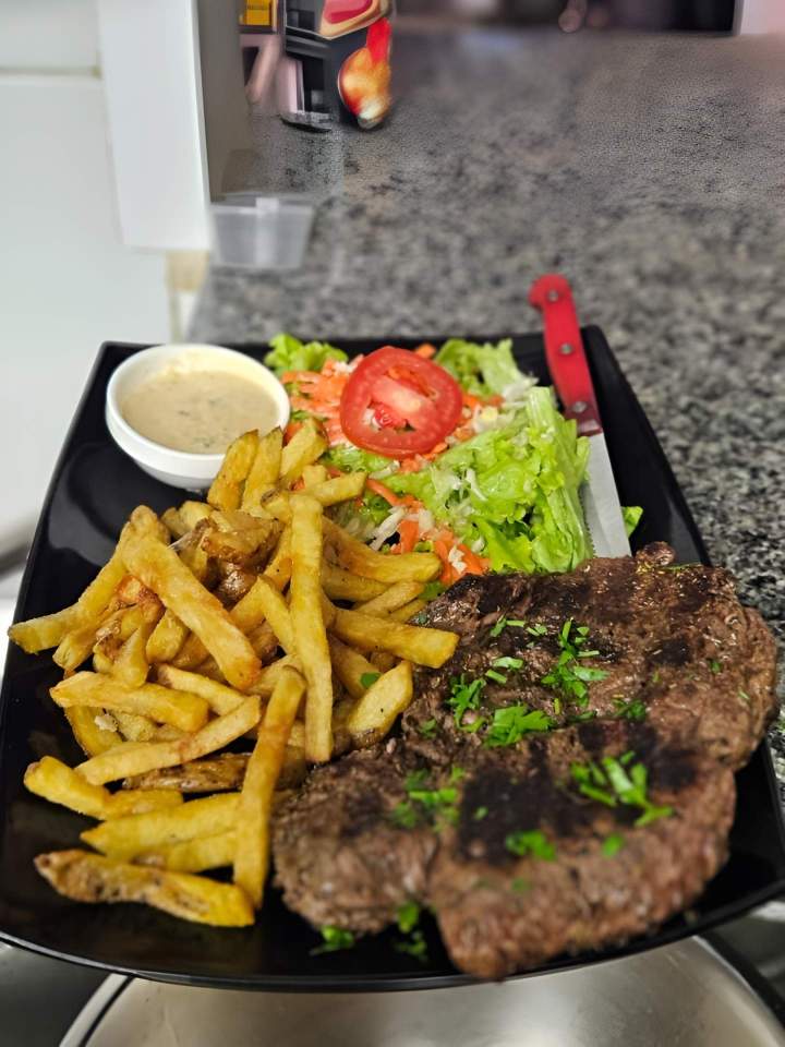 Steak, salade et frites La Réunion