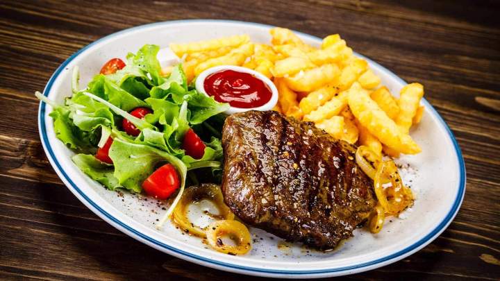 Steak, frites et salade La Réunion